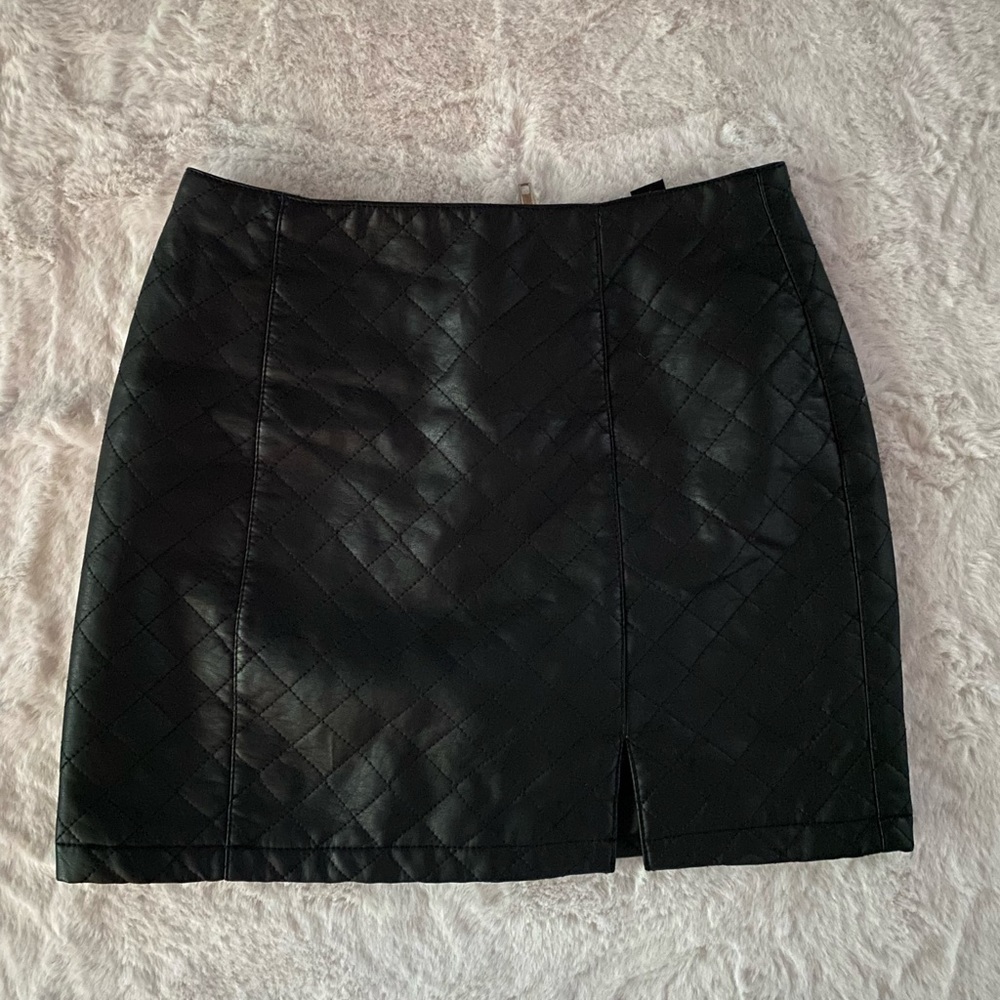 Forever 21 black faux leather skirt